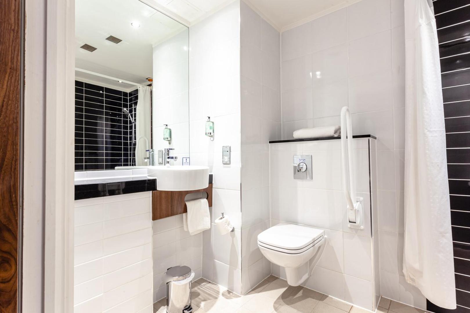 Holiday Inn Express Edinburgh Airport