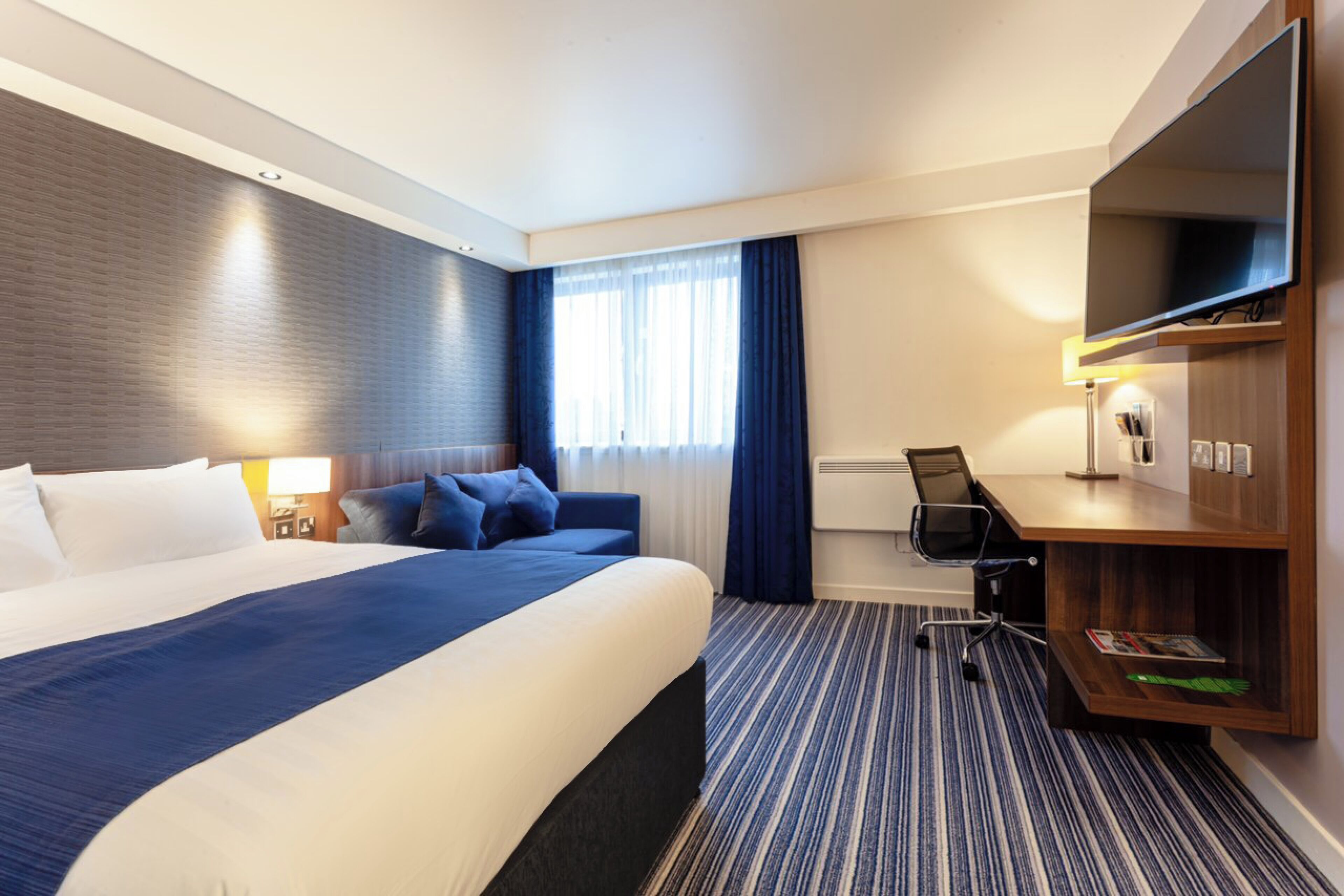 Holiday Inn Express Edinburgh Airport