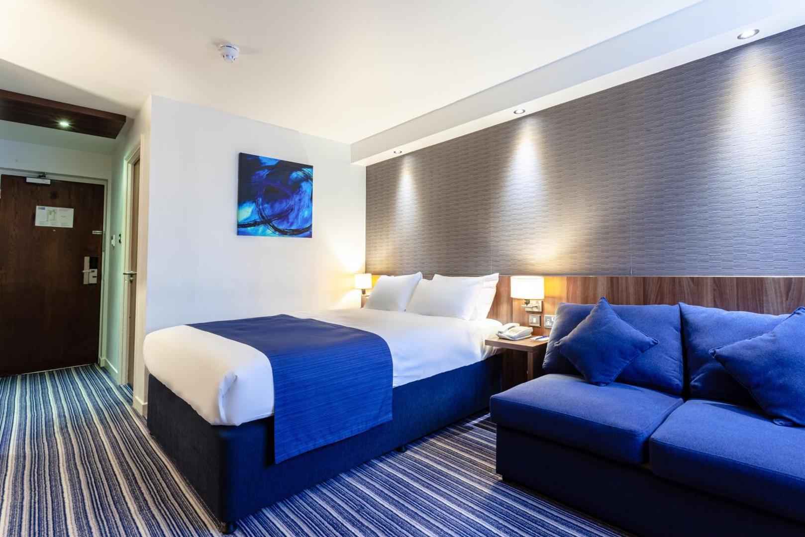 Holiday Inn Express Edinburgh Airport