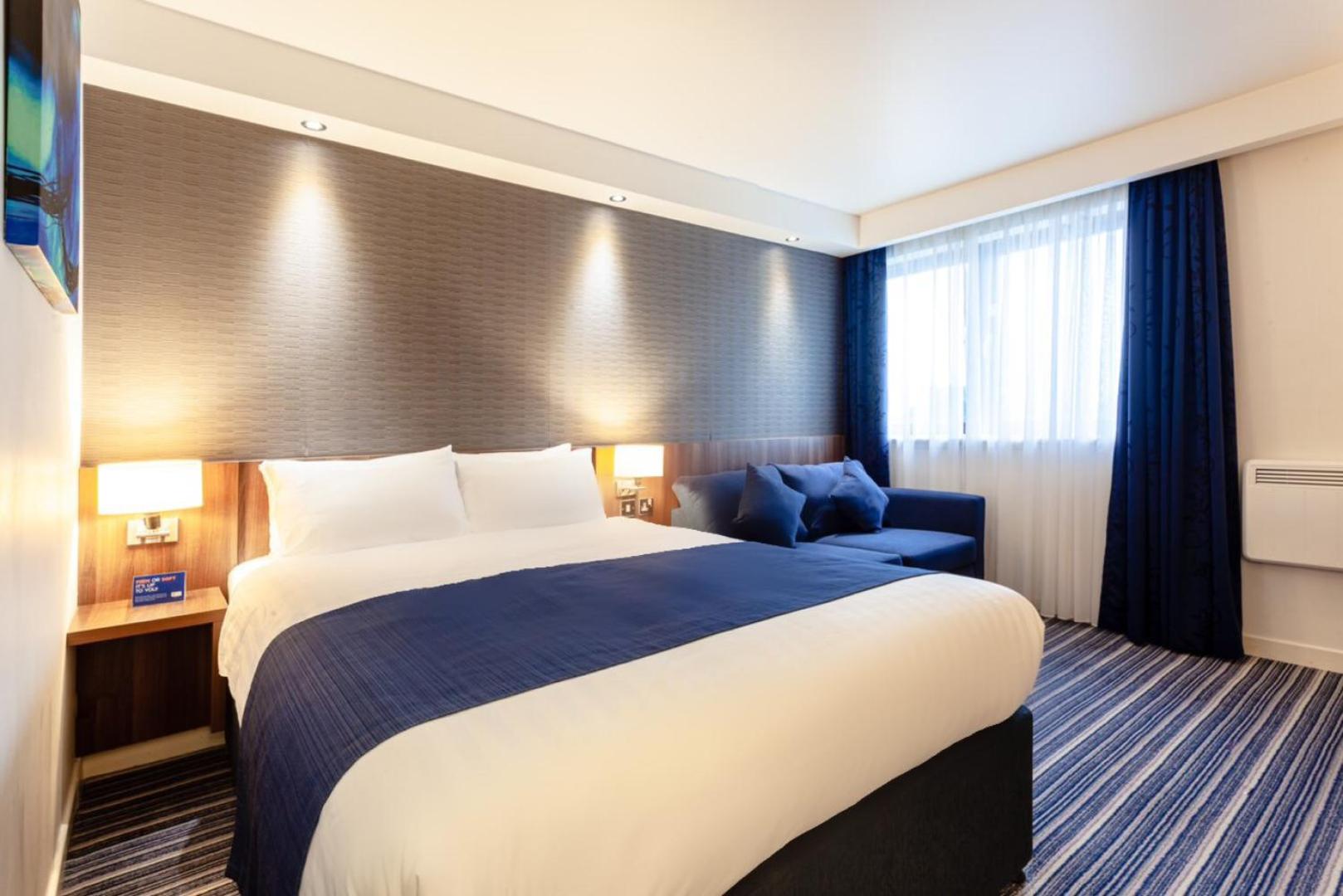 Holiday Inn Express Edinburgh Airport