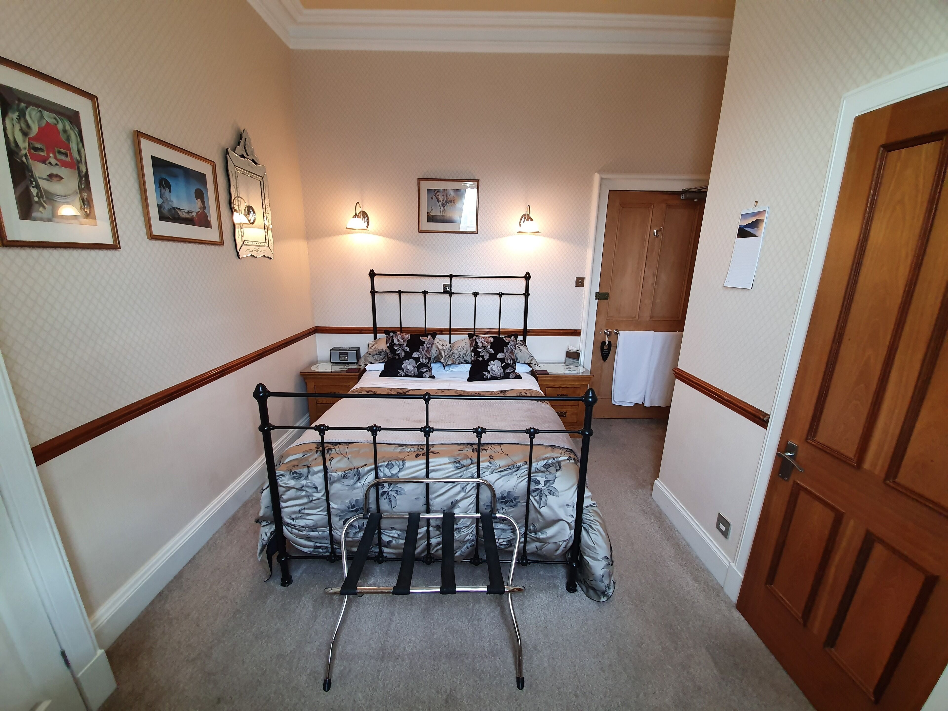 Lauderville Guest House