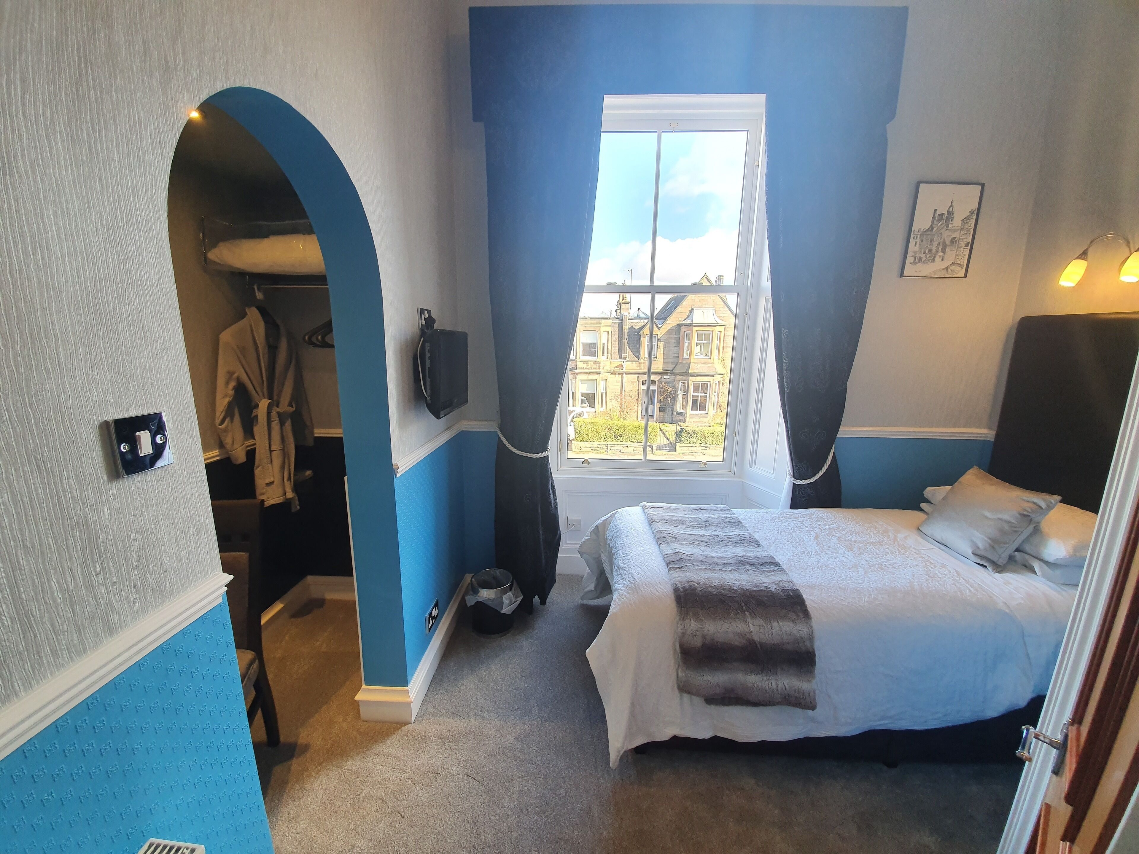 Lauderville Guest House