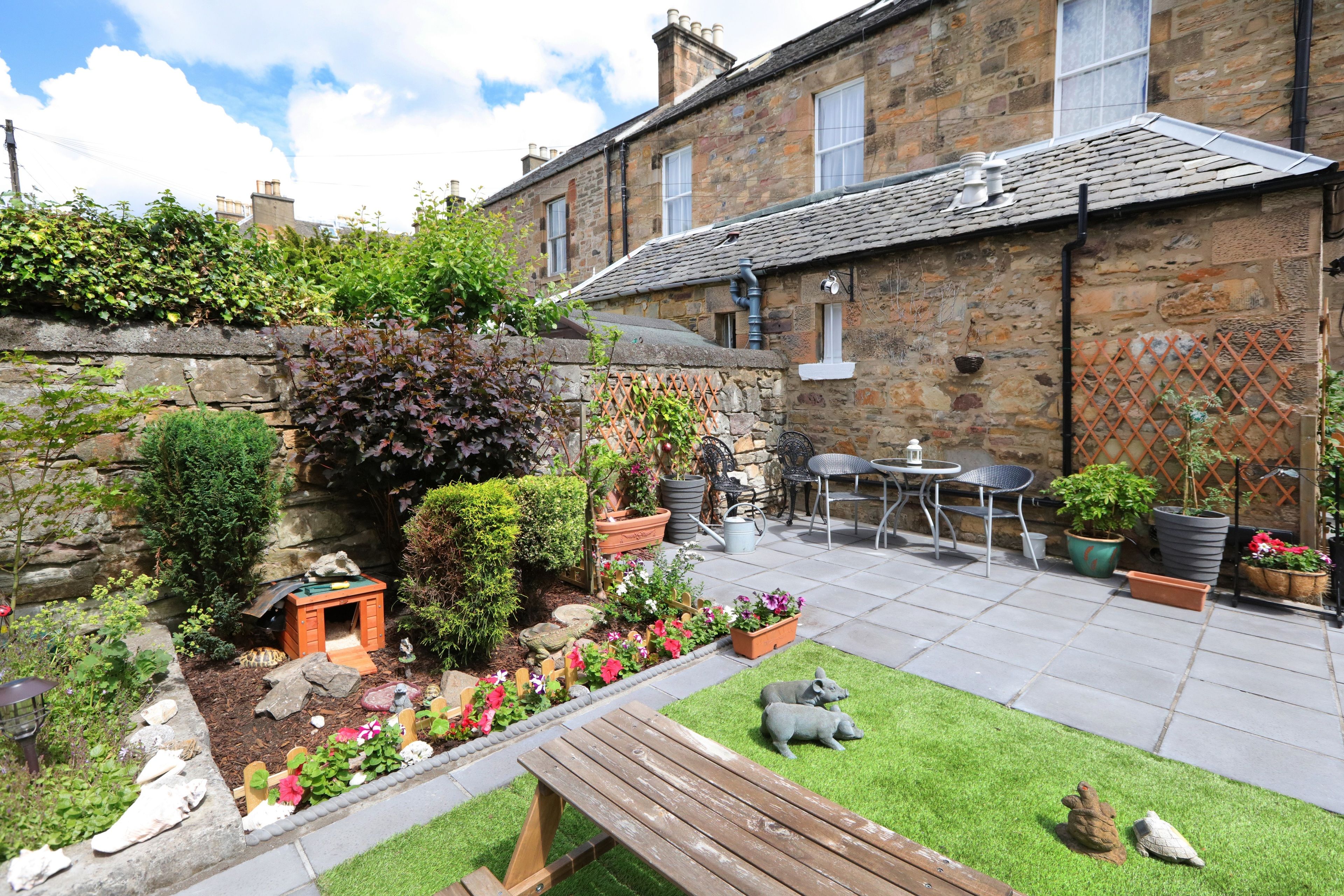 Lauderville Guest House