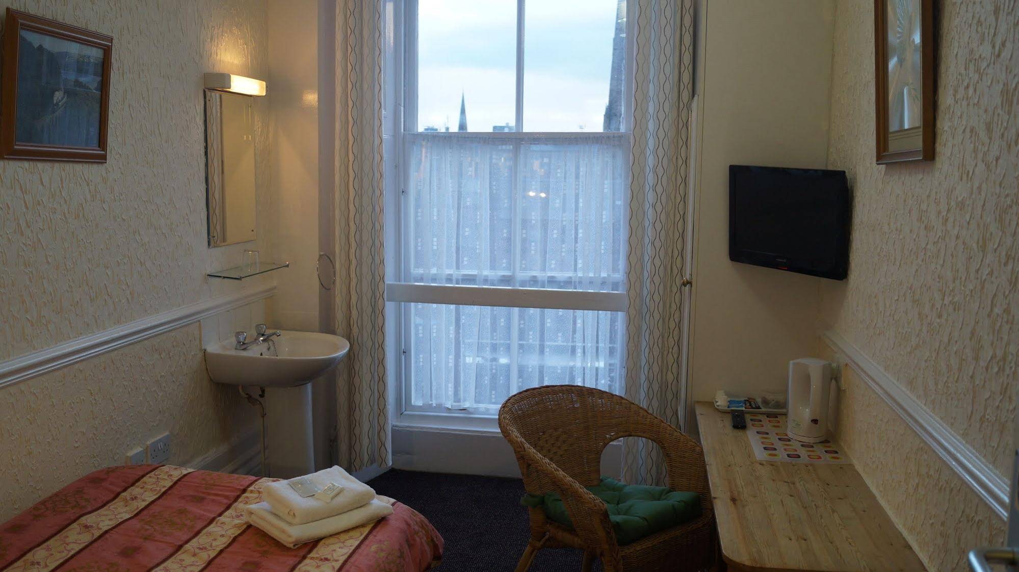 Hampton Court Guest House