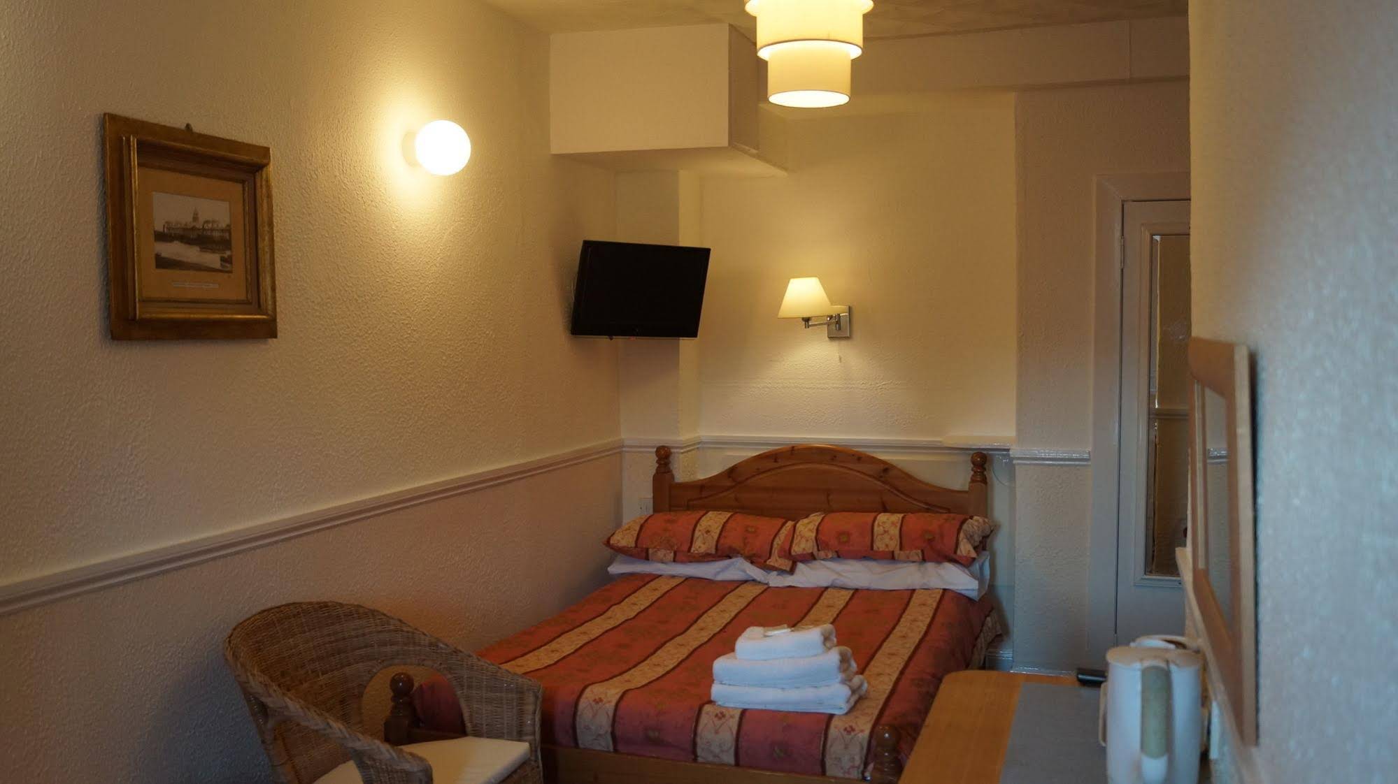 Hampton Court Guest House