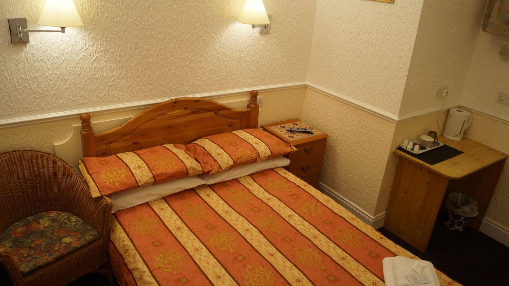 Hampton Court Guest House
