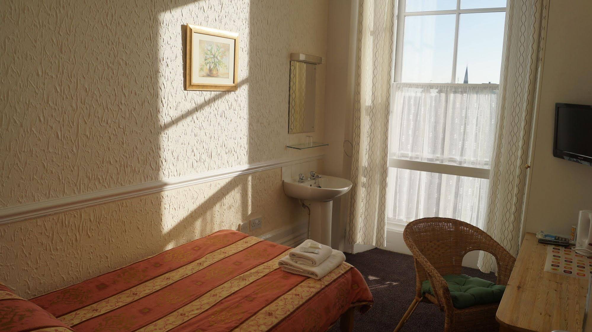 Hampton Court Guest House