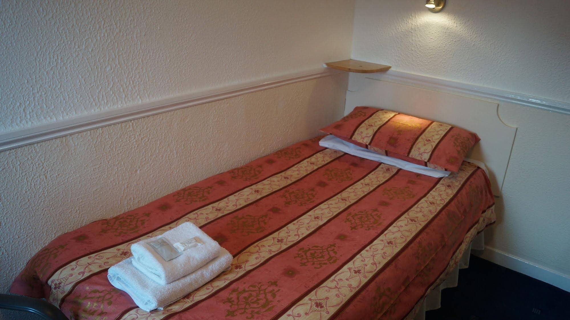 Hampton Court Guest House