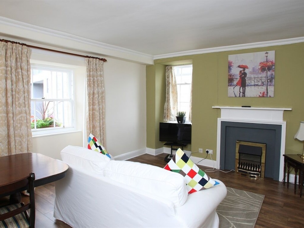 No 52 Charlotte Street