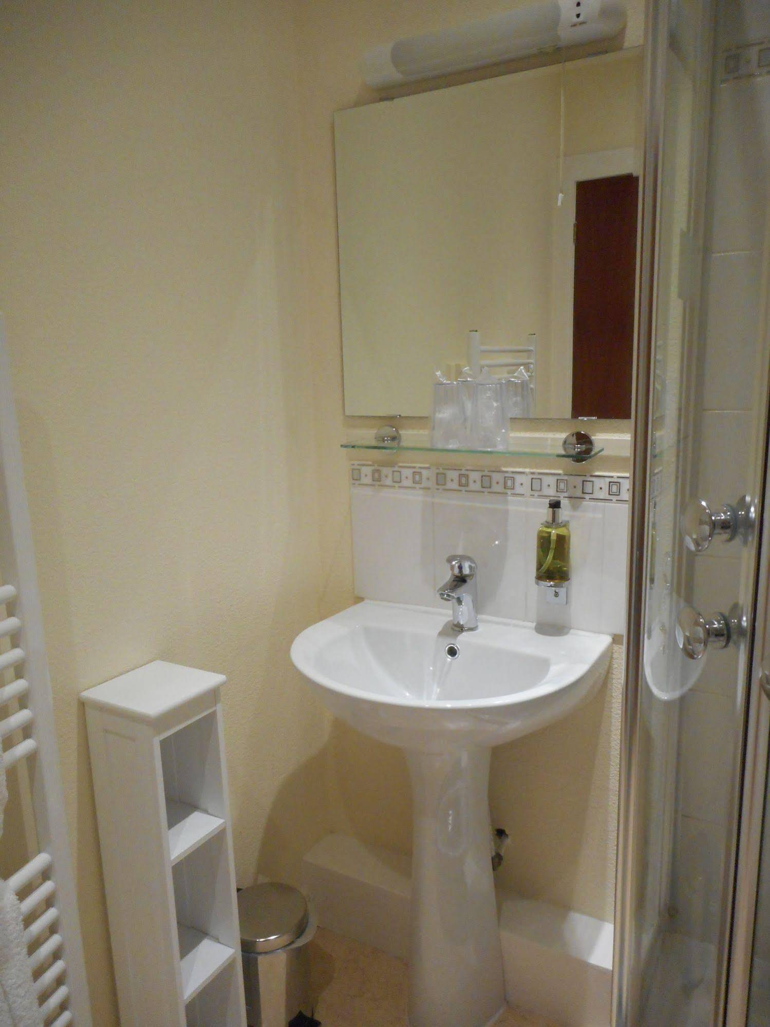 Robertson Arms Hotel