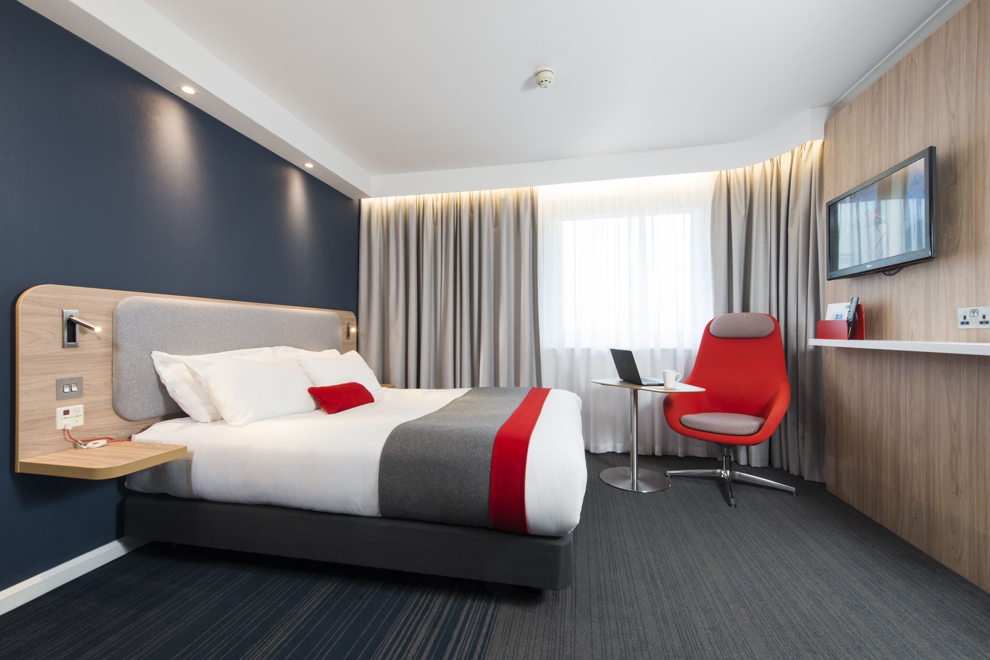 Holiday Inn Express Glasgow Airport