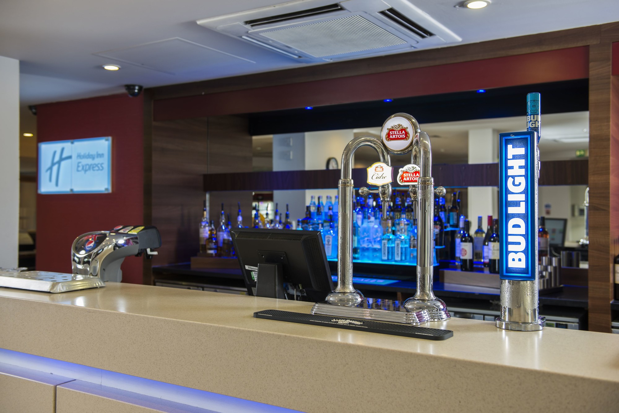 Holiday Inn Express Glasgow Airport