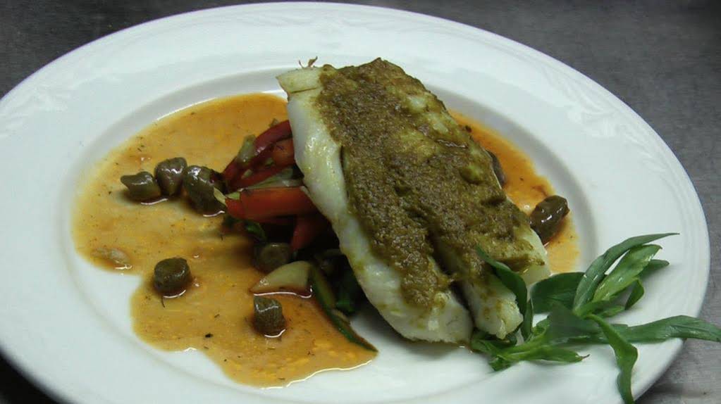 Tigh Na Cloich Hotel