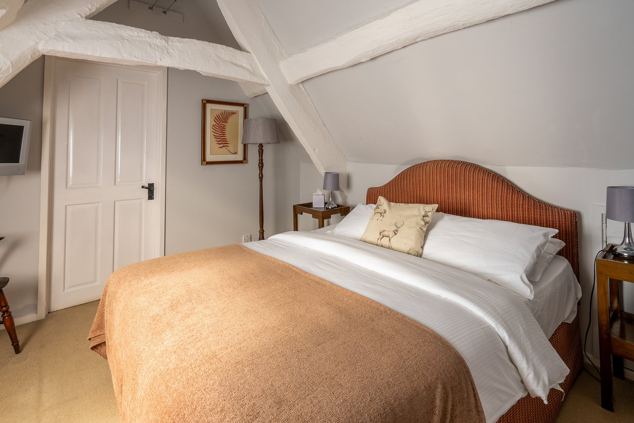 Horse And Groom Inn