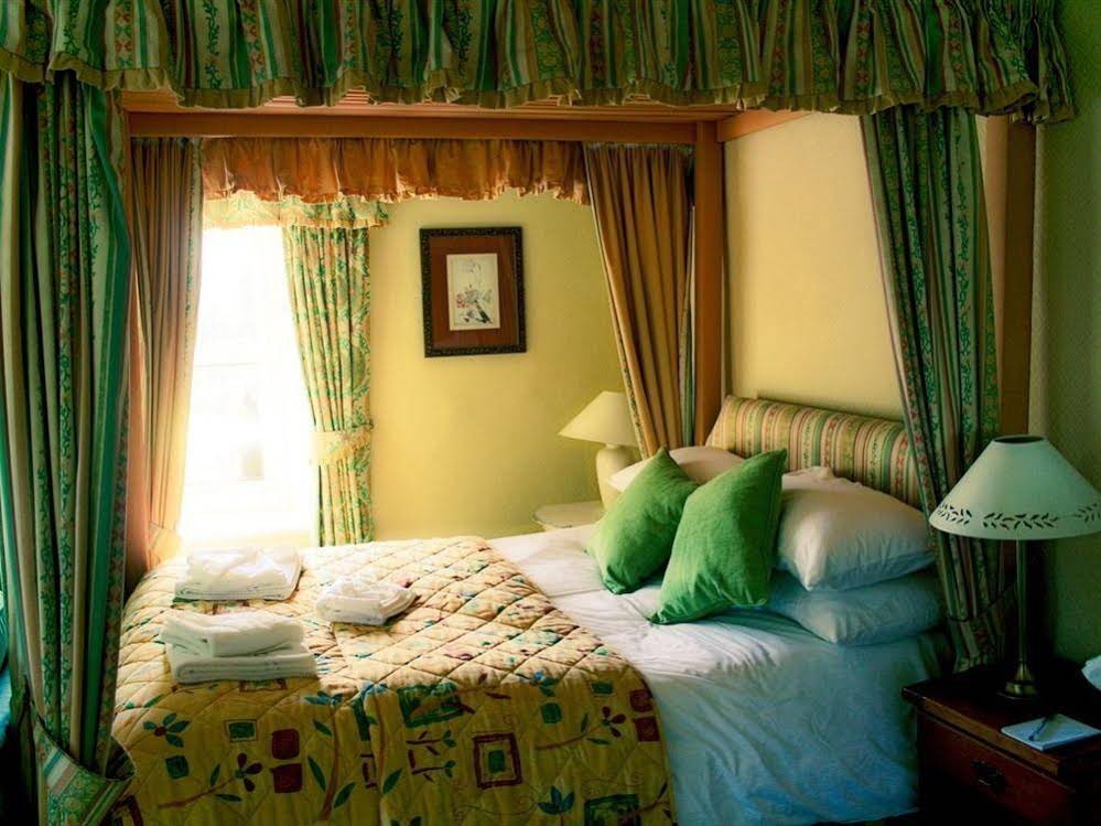 The Ilchester Arms Hotel
