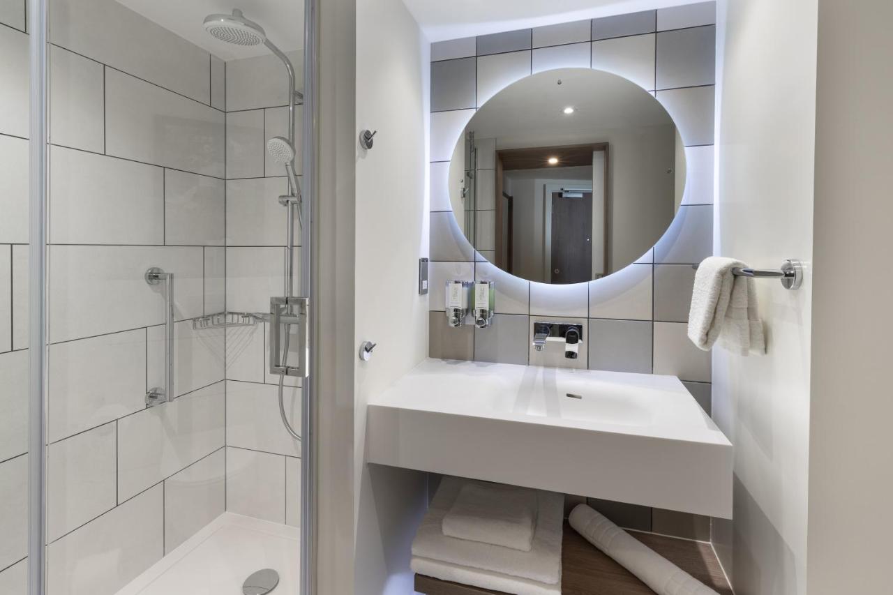 Hampton by Hilton Ashford International