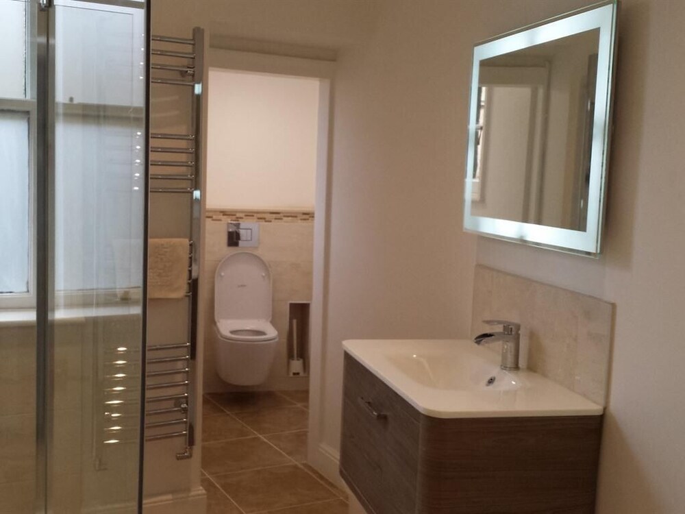 Bath Holiday Suites