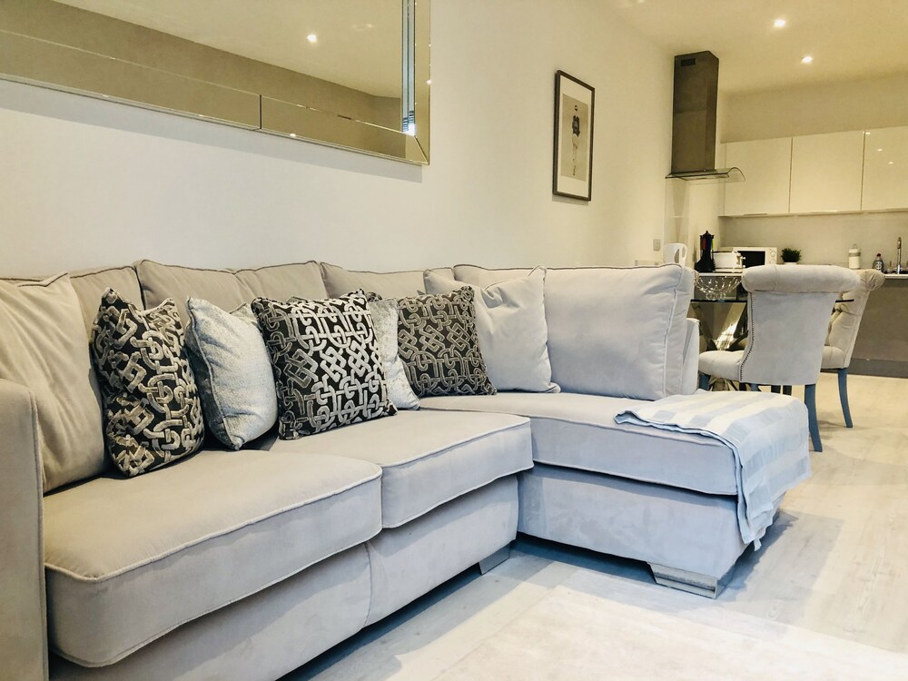 Snapos Luxury Serviced Apartments Meridian House Bedford