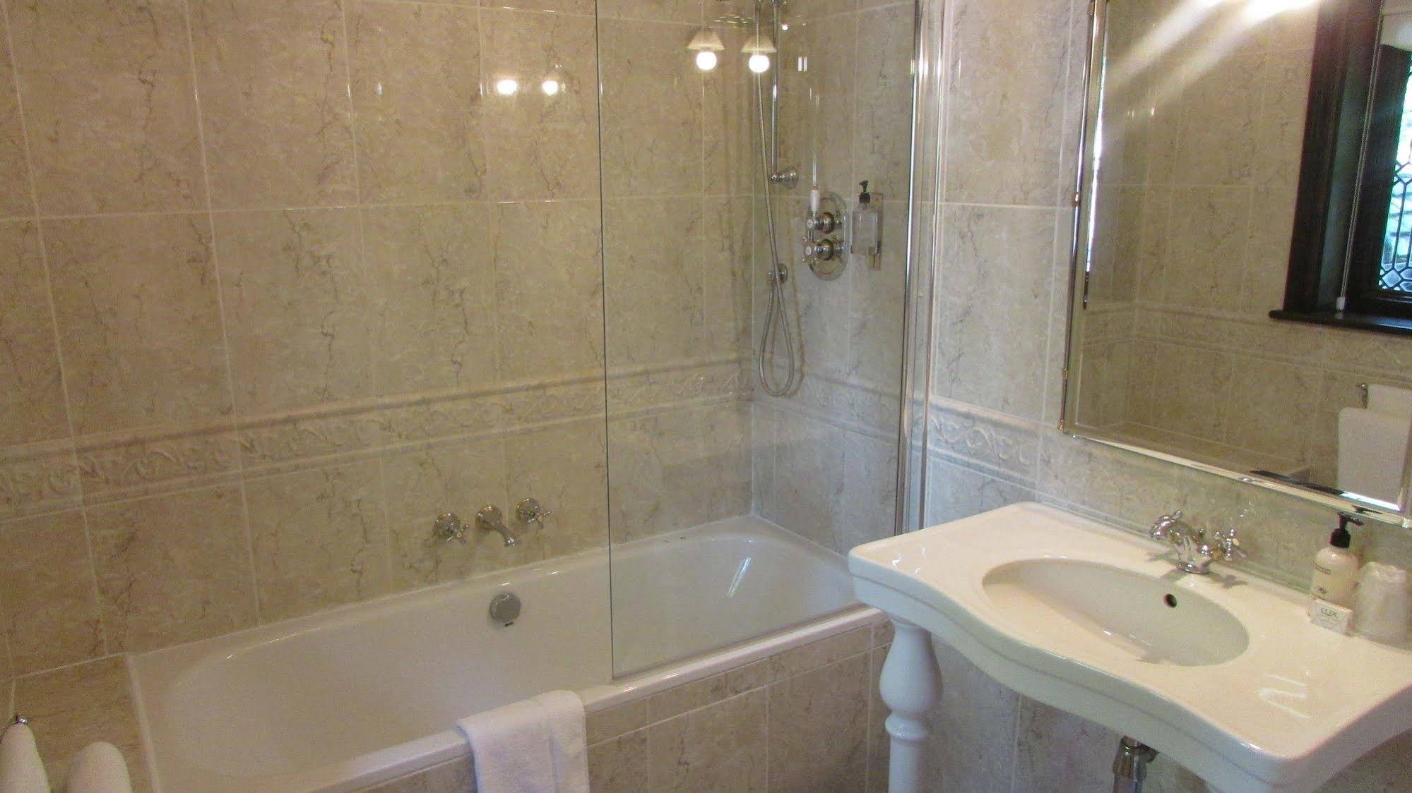 Tudor Grange Hotel