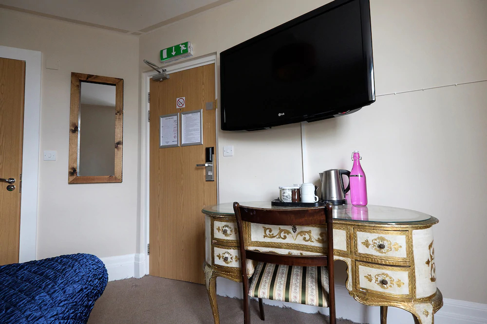 Home Brighton Hostel