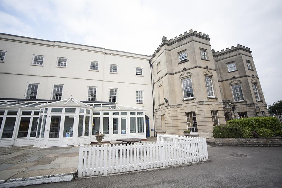 Arnos Manor