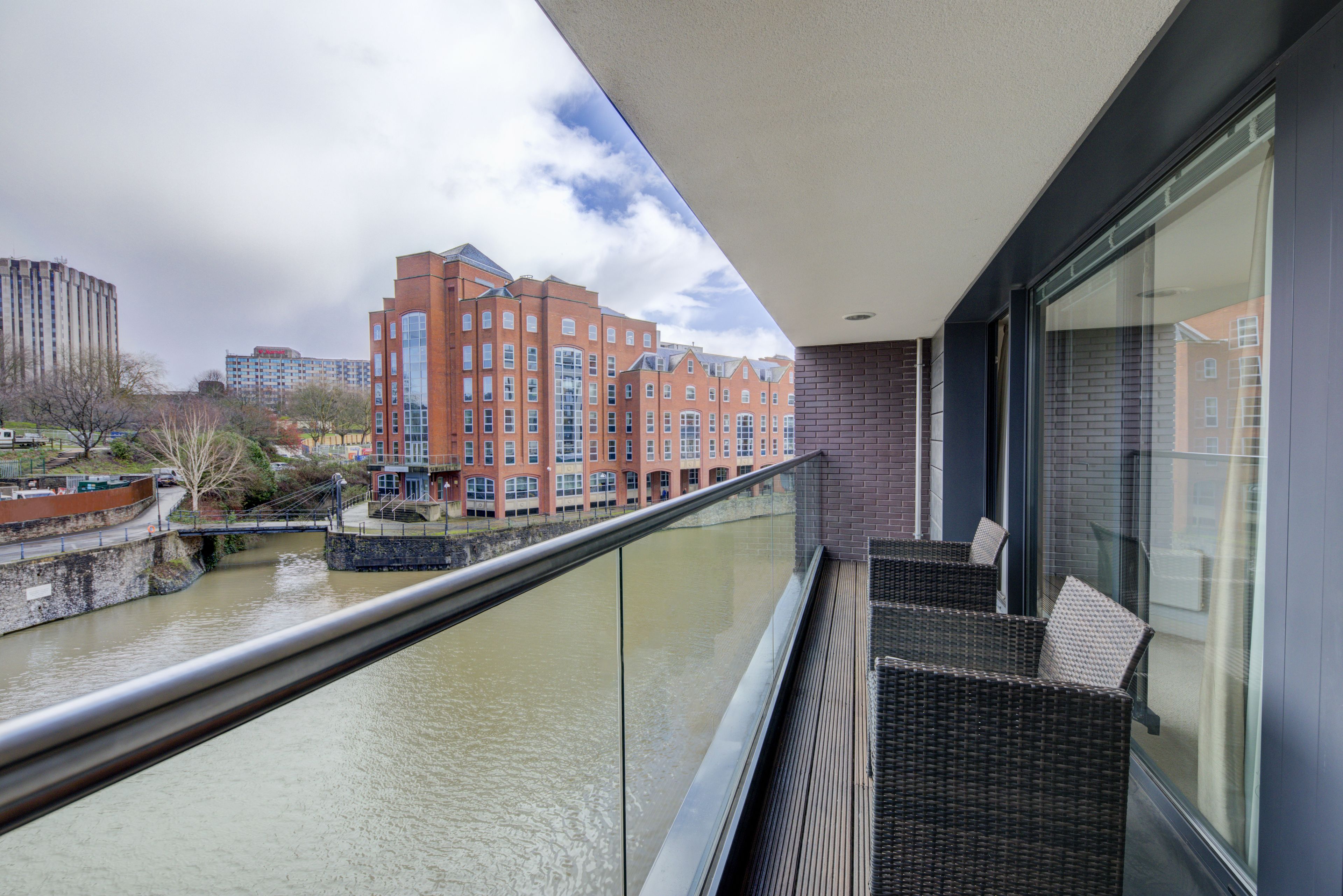 Cleyro Serviced Apartments - Finzels Reach