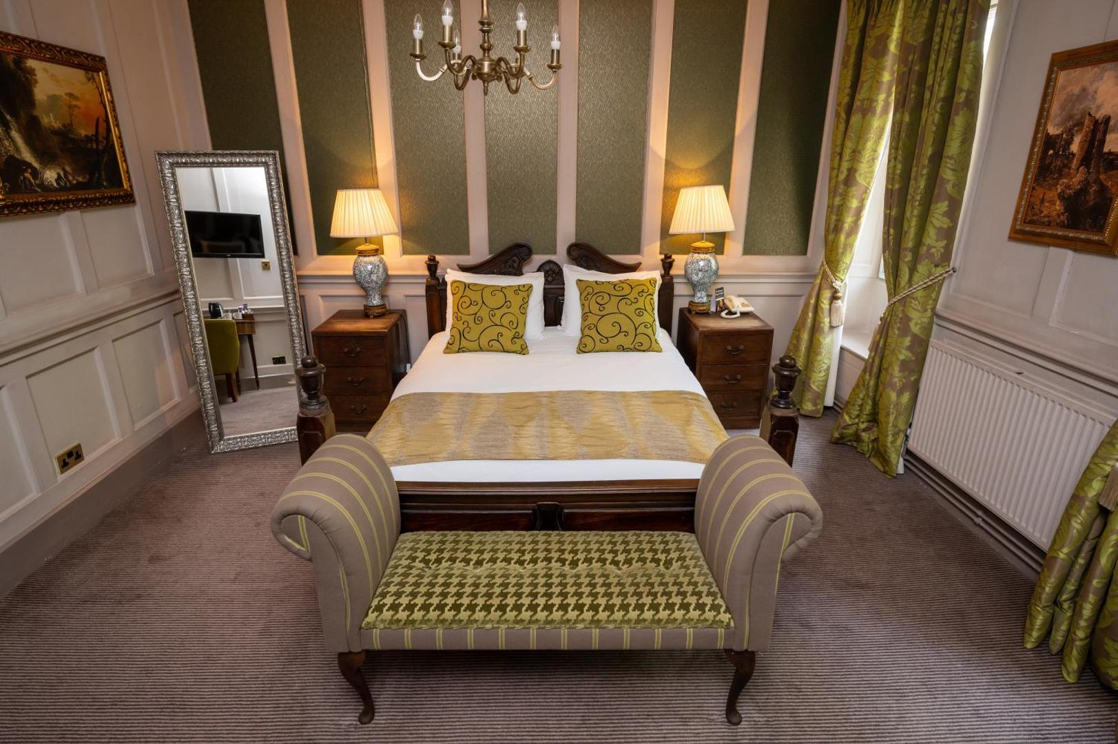 Cross Hands Hotel