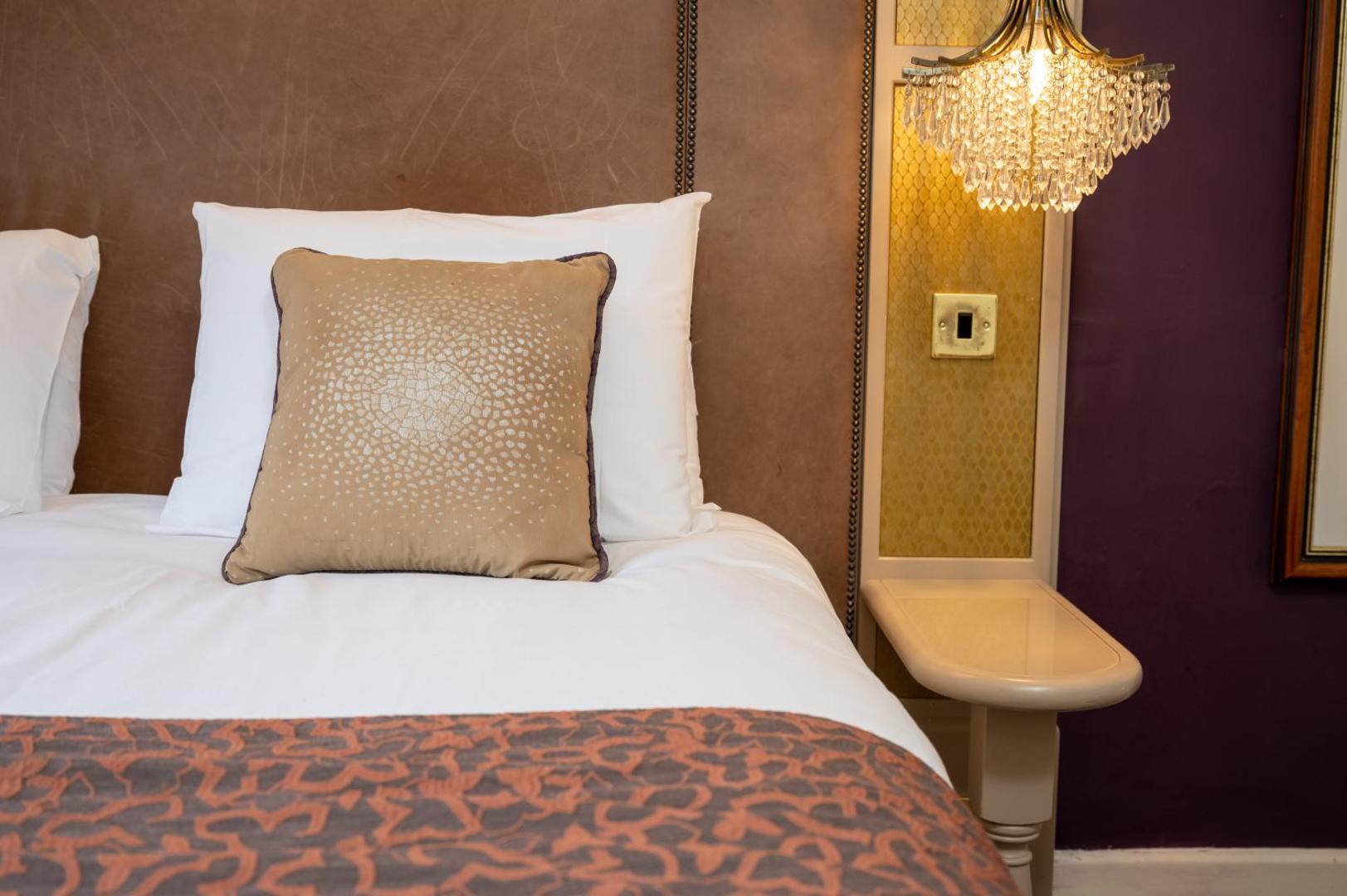 Cross Hands Hotel