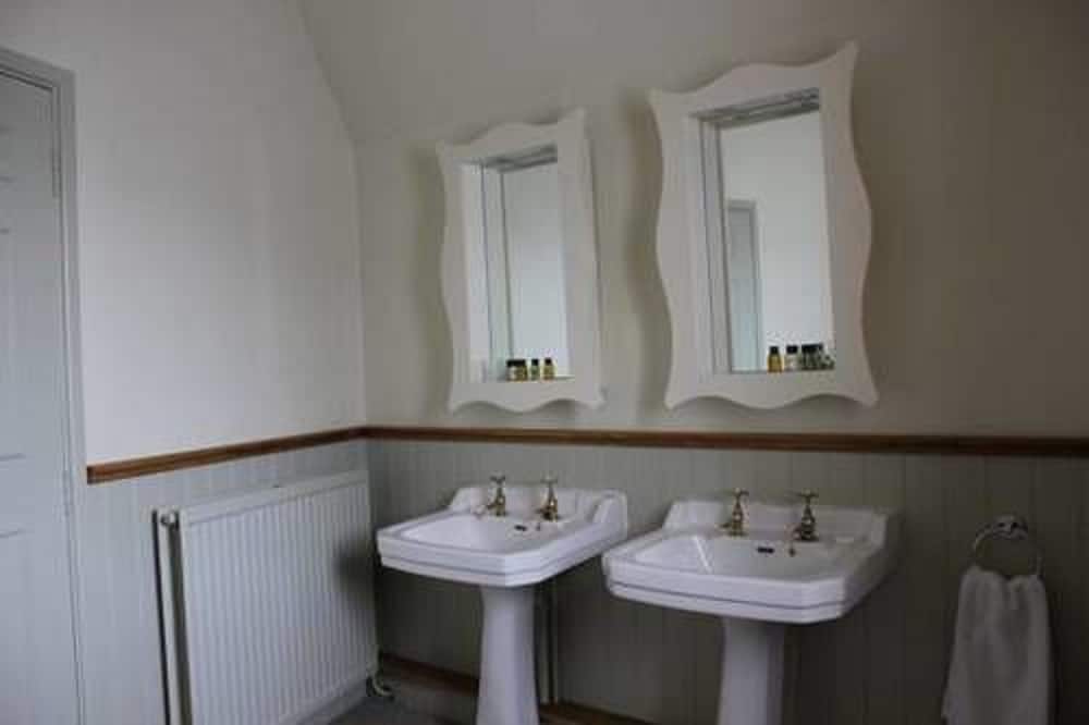 The Golden Pheasant Inn