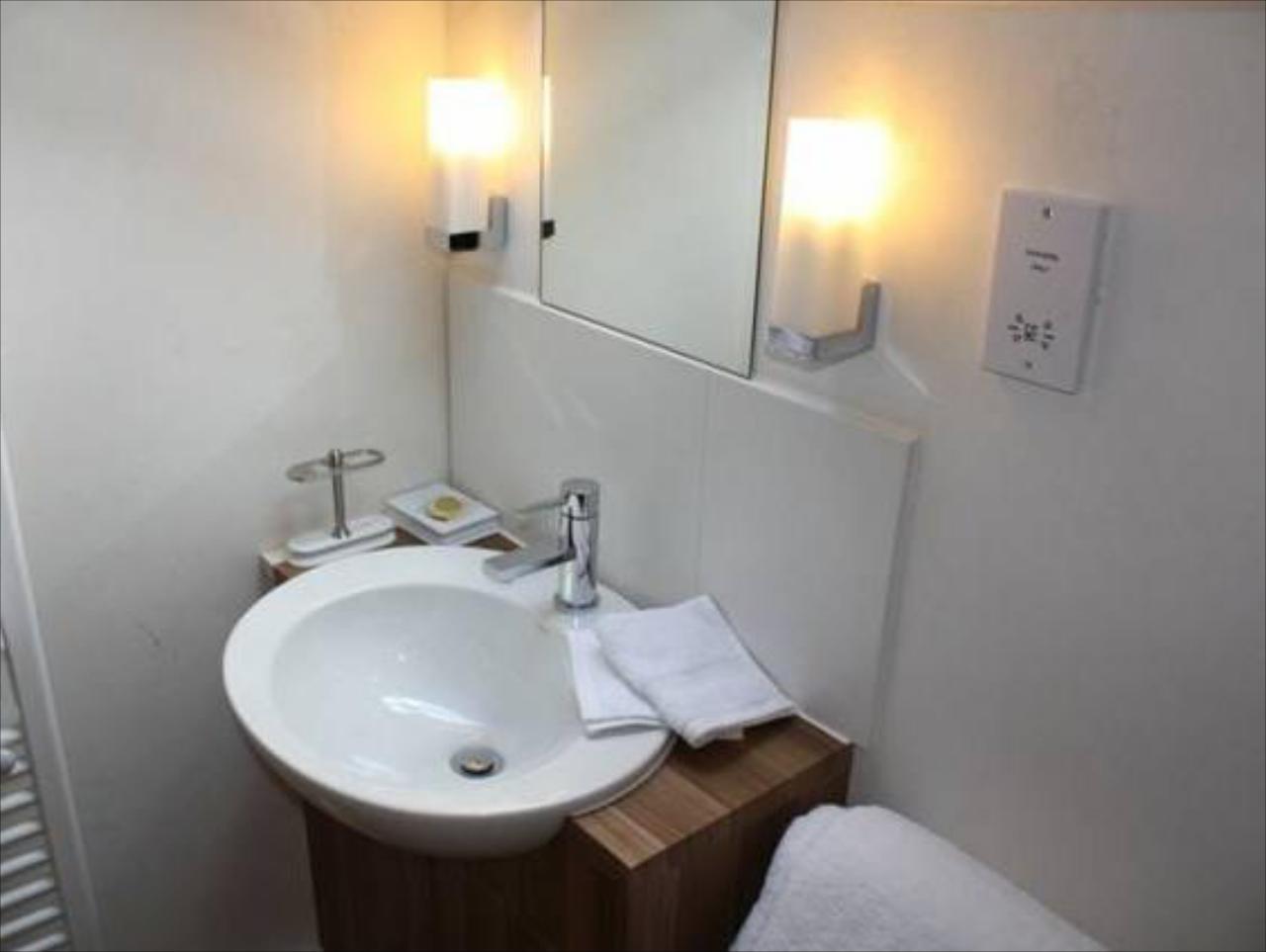 Over Bed & Breakfast