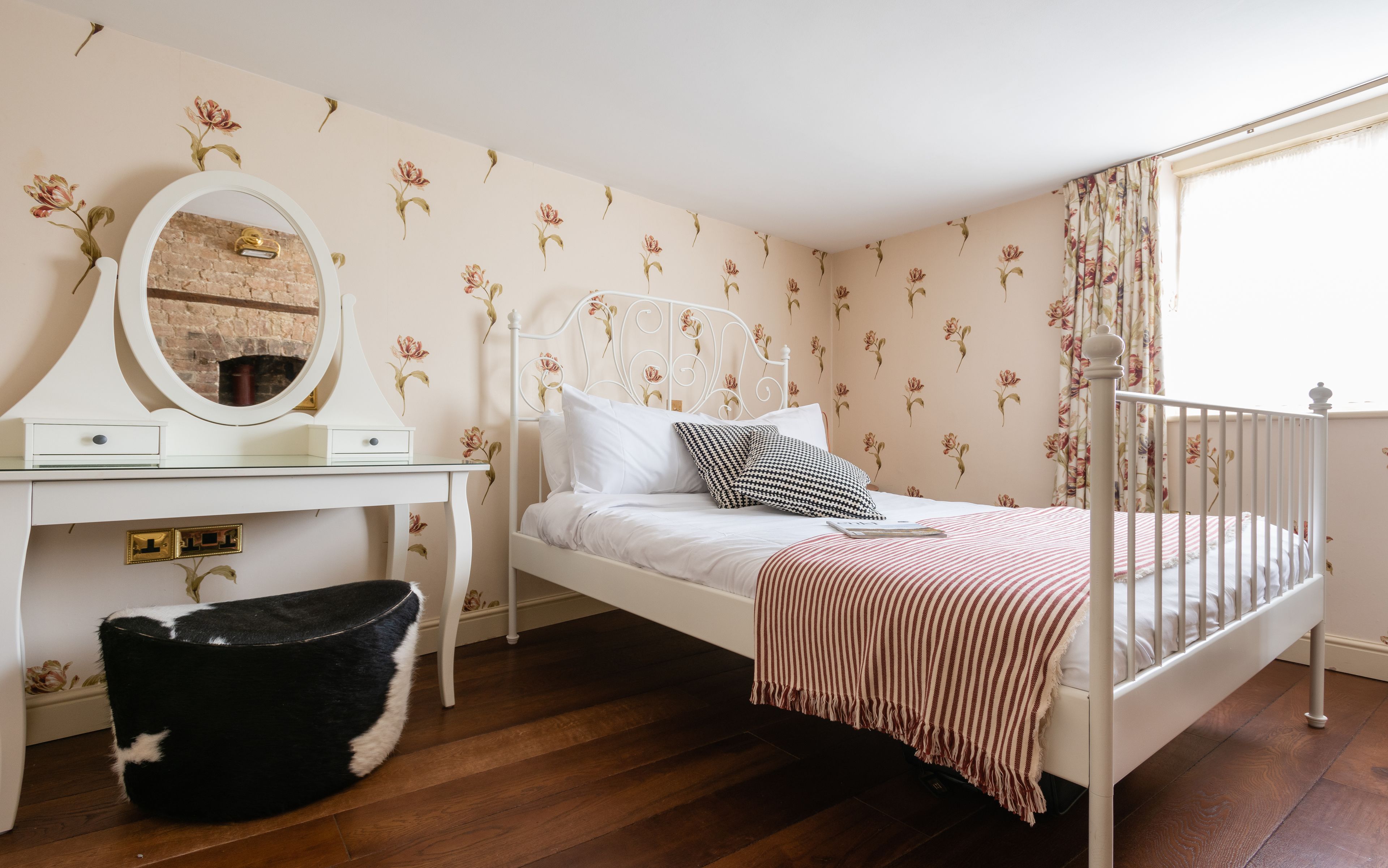 The Georgian Cottage Enchanting 3Bdr Cottage Surrounded by History