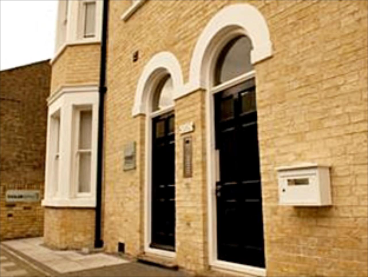 Your Space Apt - The Hamiltons