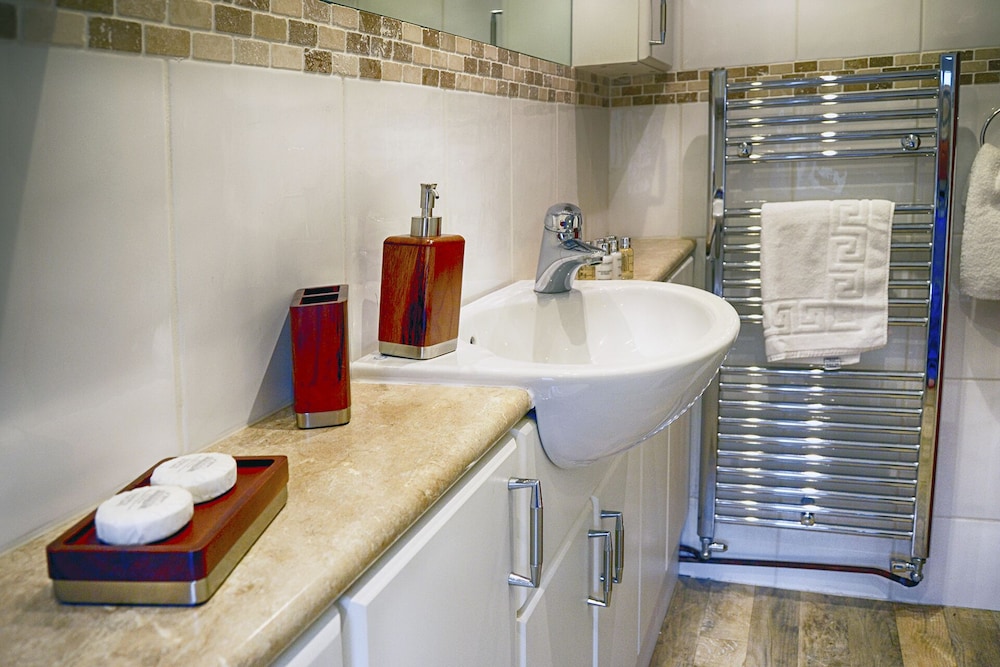Cotswold Cottage Gems - The Lansdowne Cottage