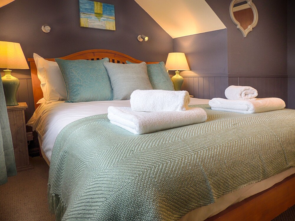 Cotswold Cottage Gems - The Lansdowne Cottage