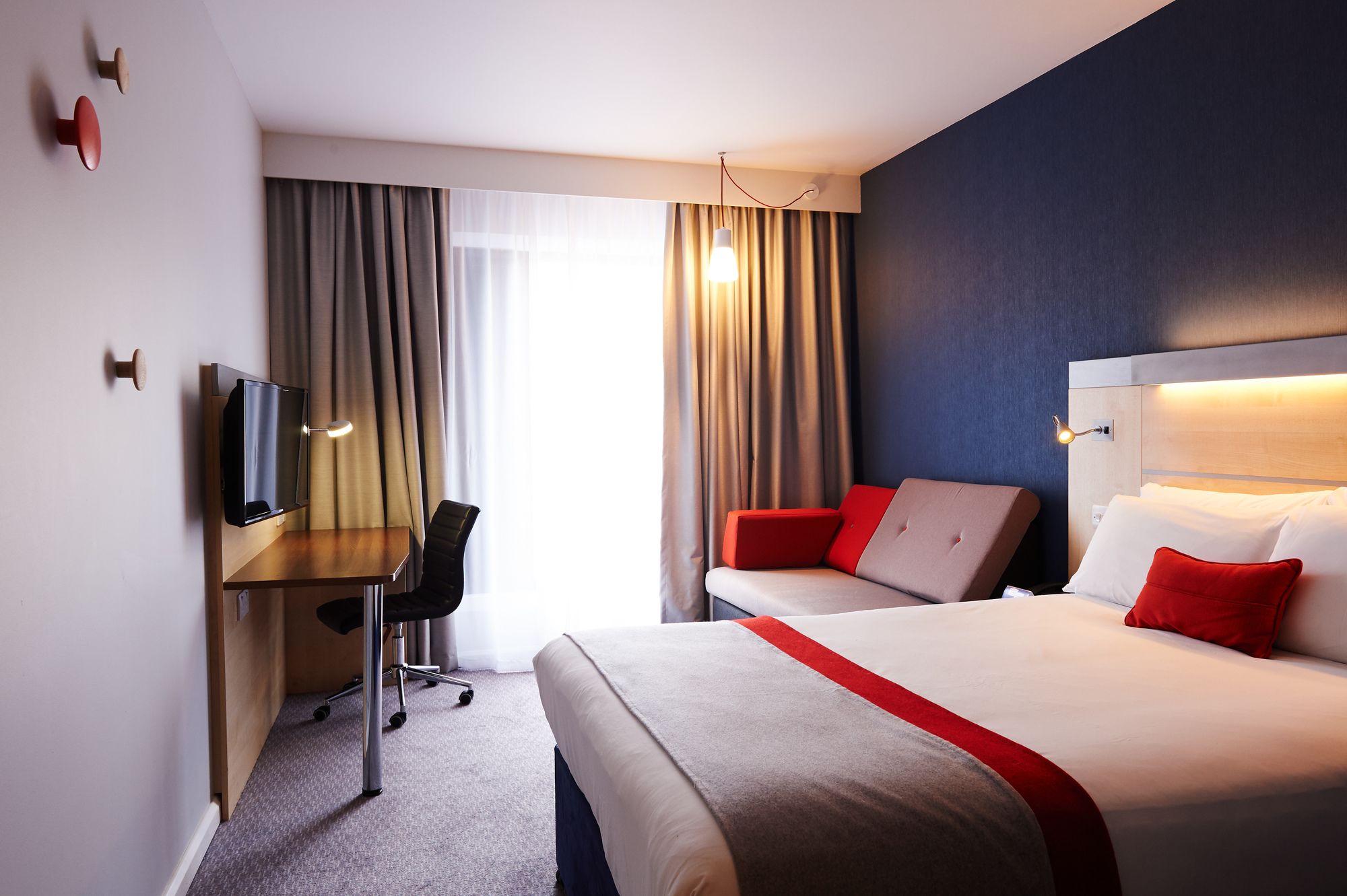 Holiday Inn Express Cheltenham Town Centre
