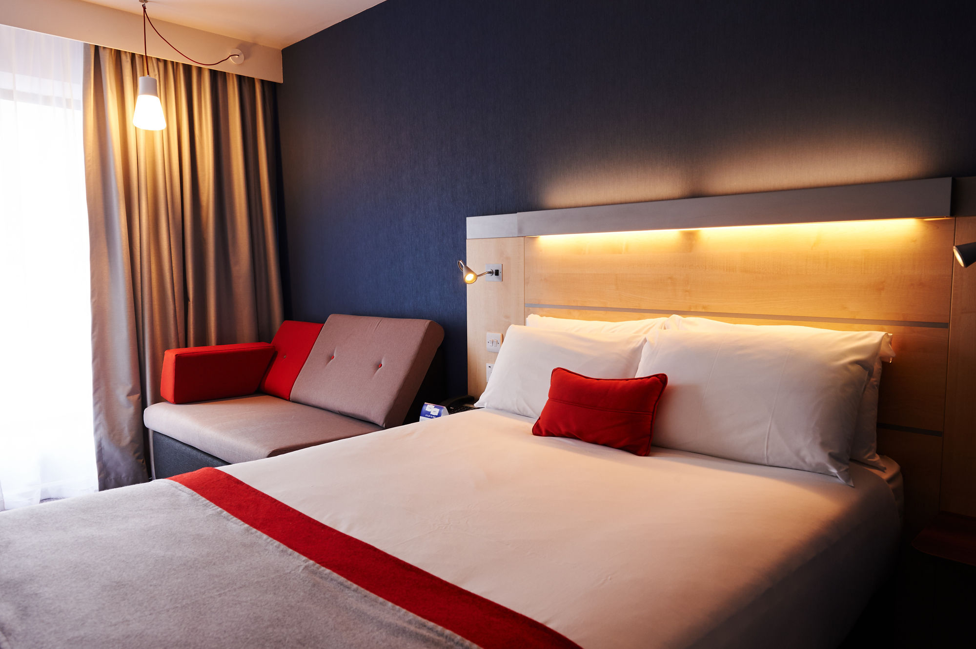 Holiday Inn Express Cheltenham Town Centre