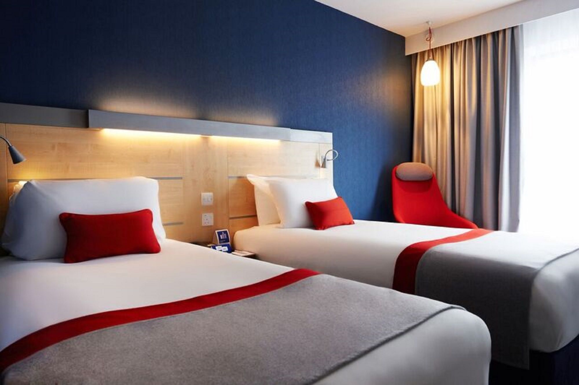 Holiday Inn Express Cheltenham Town Centre