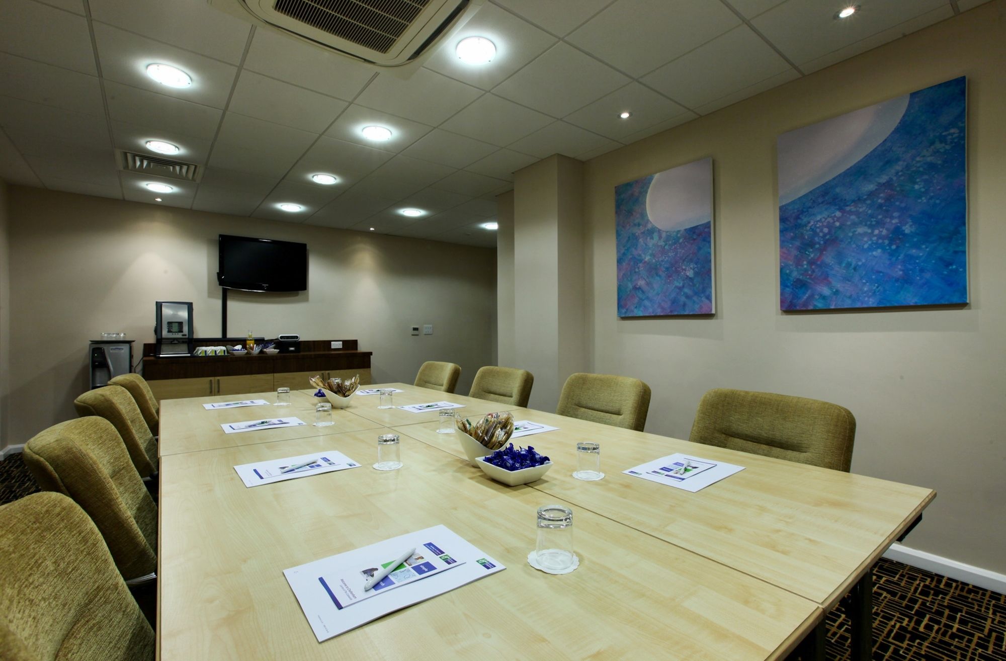 Holiday Inn Express Cheltenham Town Centre