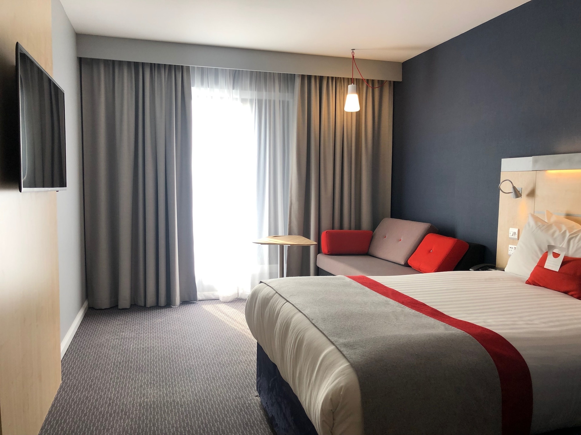 Holiday Inn Express Cheltenham Town Centre