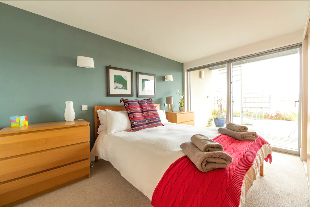 Chehondo  Clearwater Luxury Lakeside Cottage