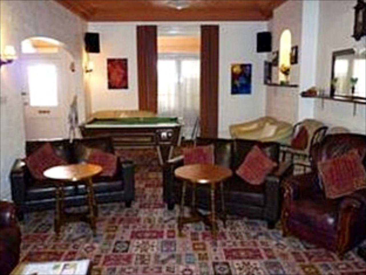 Melrose Hotel