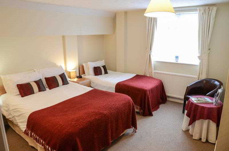 Pettifers Freehouse Hotel