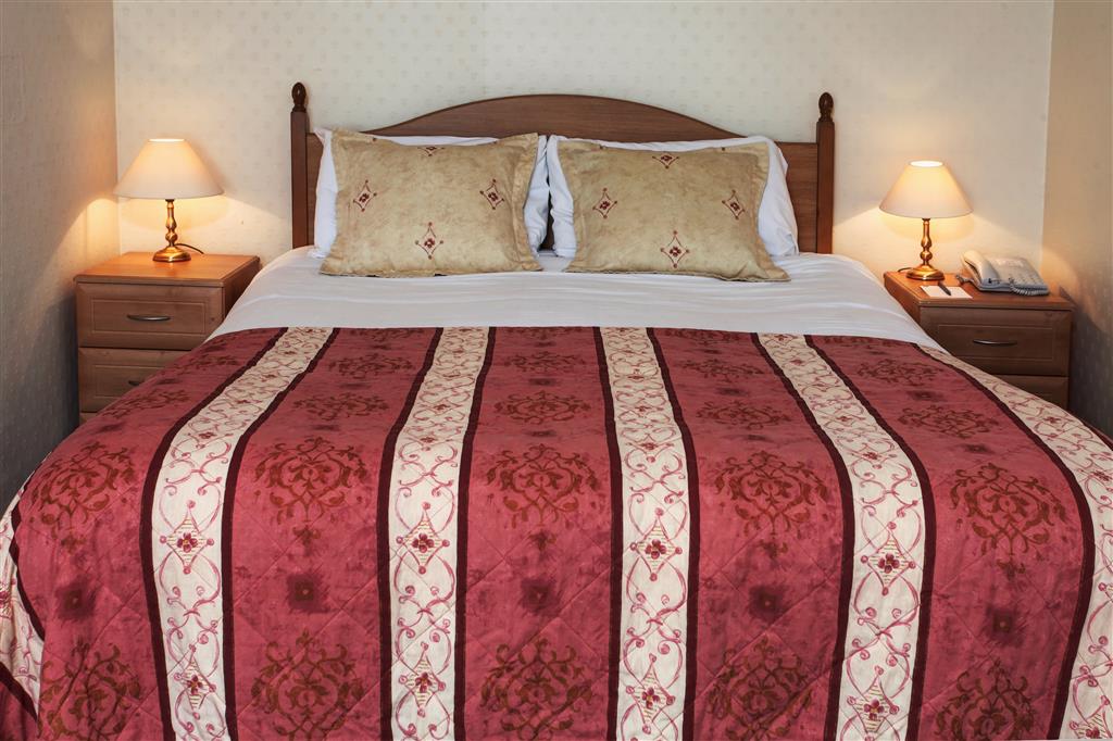 Pettifers Freehouse Hotel