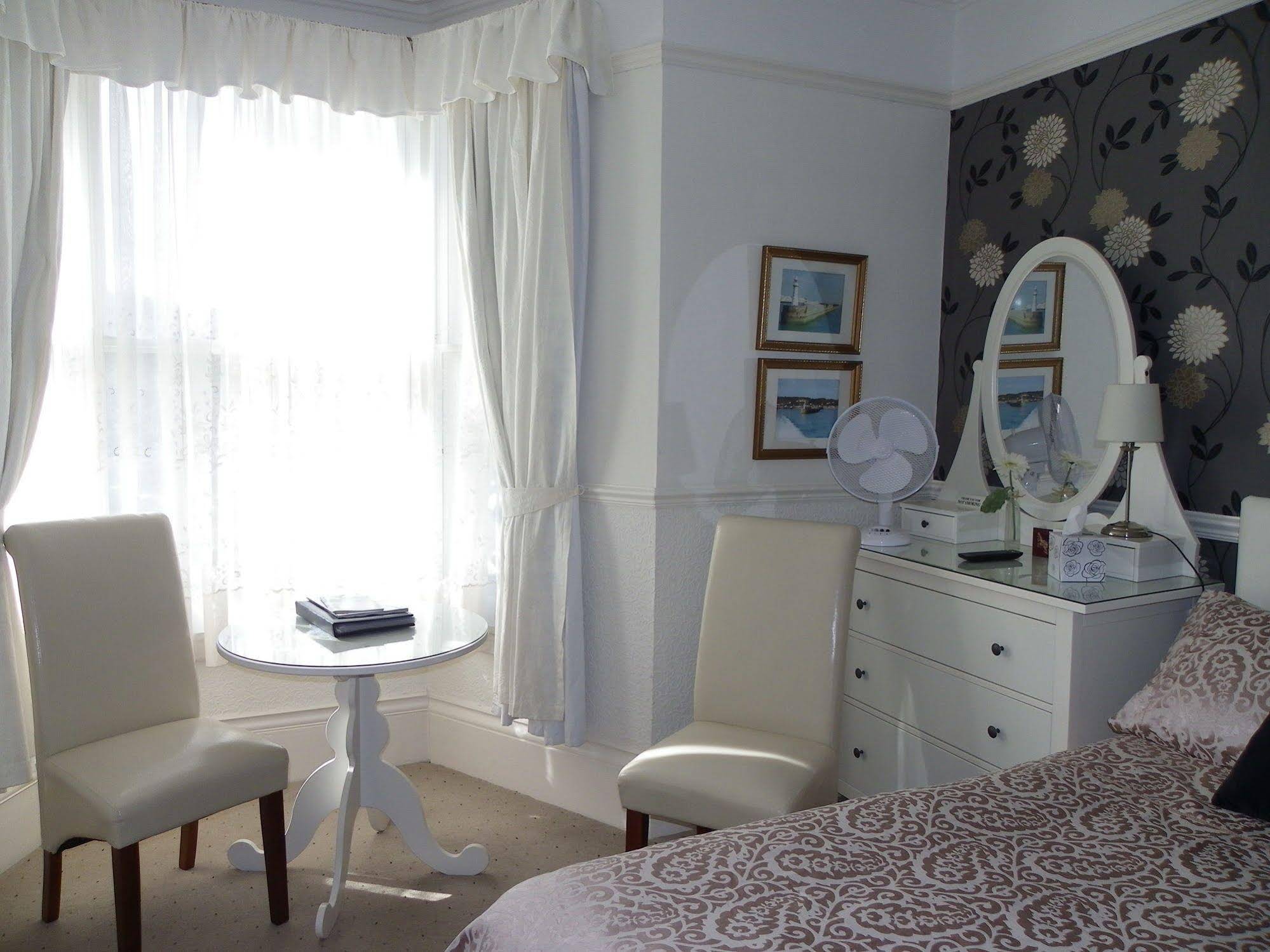 Maison Dieu Guest House