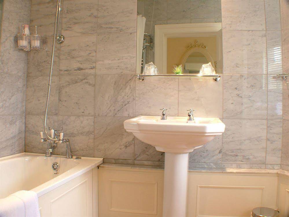 Bed & Breakfast at Ocklynge Manor