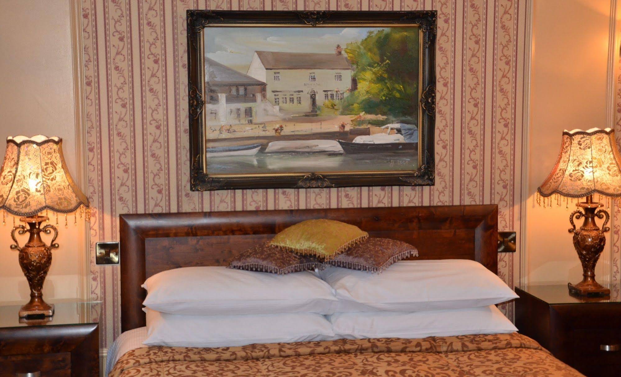 Riverside Inn Guest House