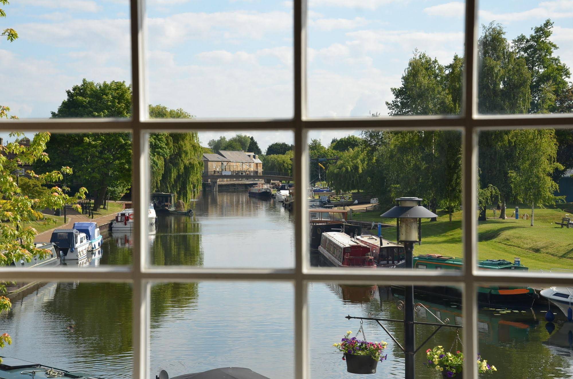 Riverside Inn Guest House