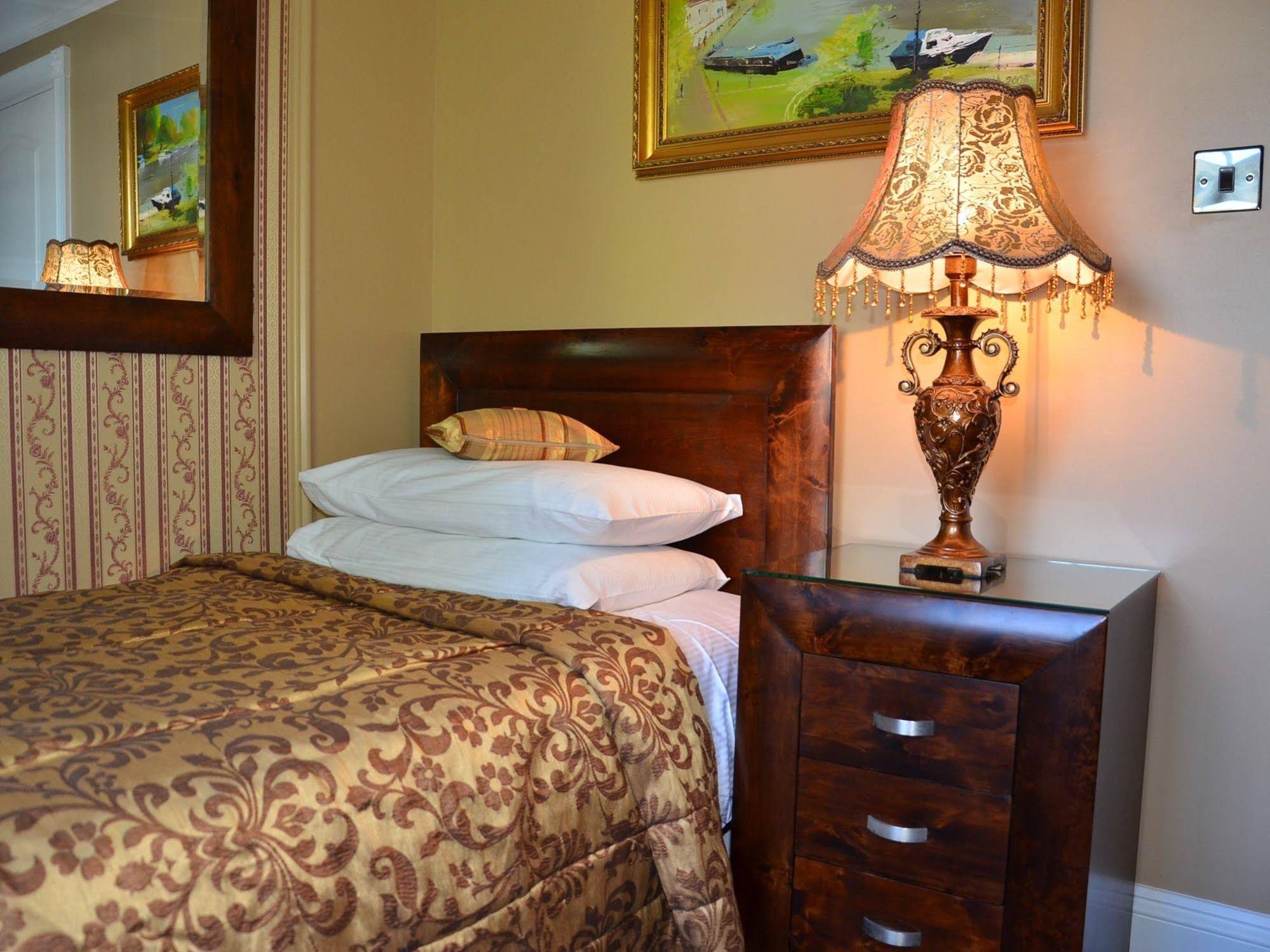 Riverside Inn Guest House