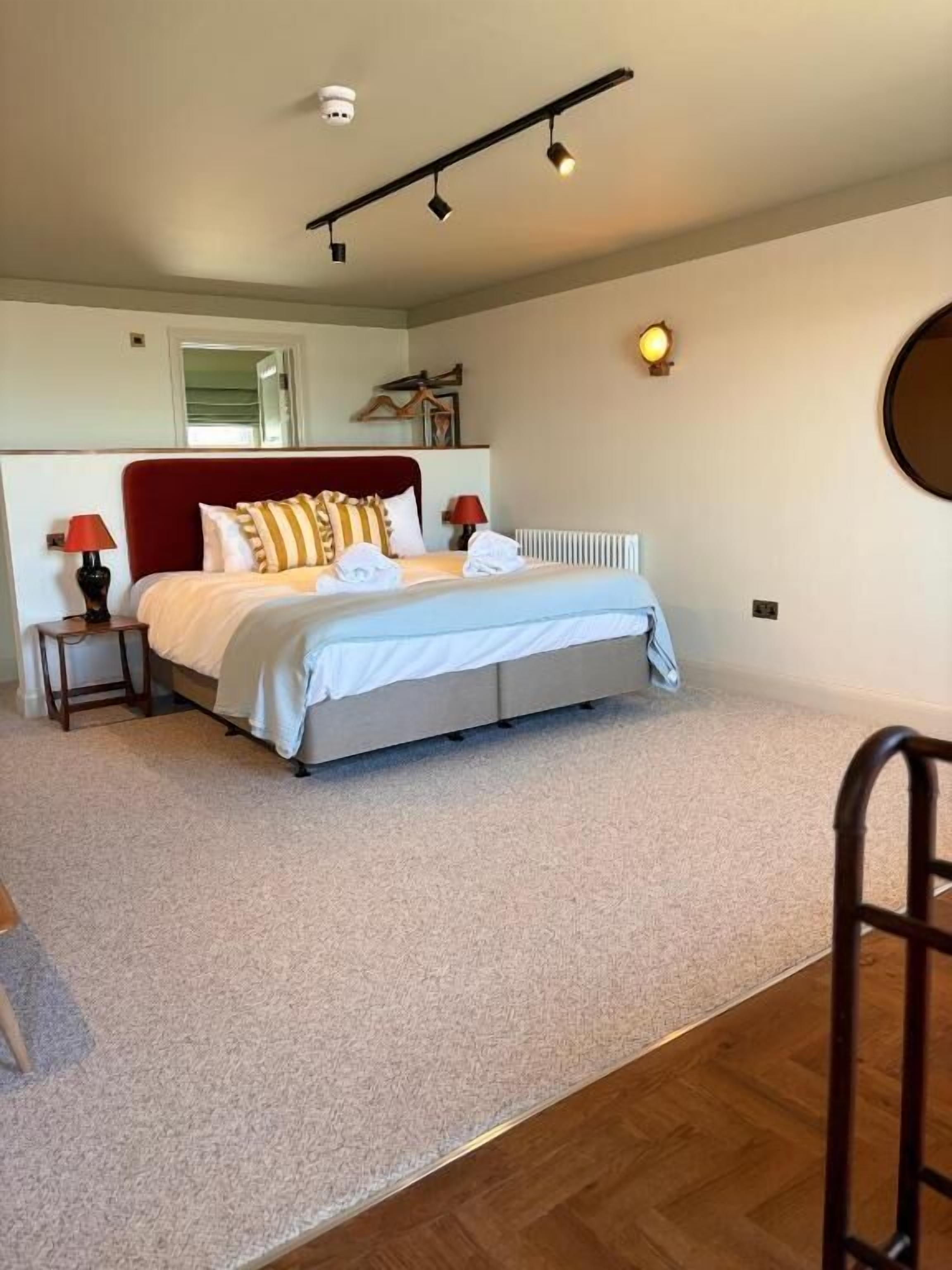 The London & Paris Hotel