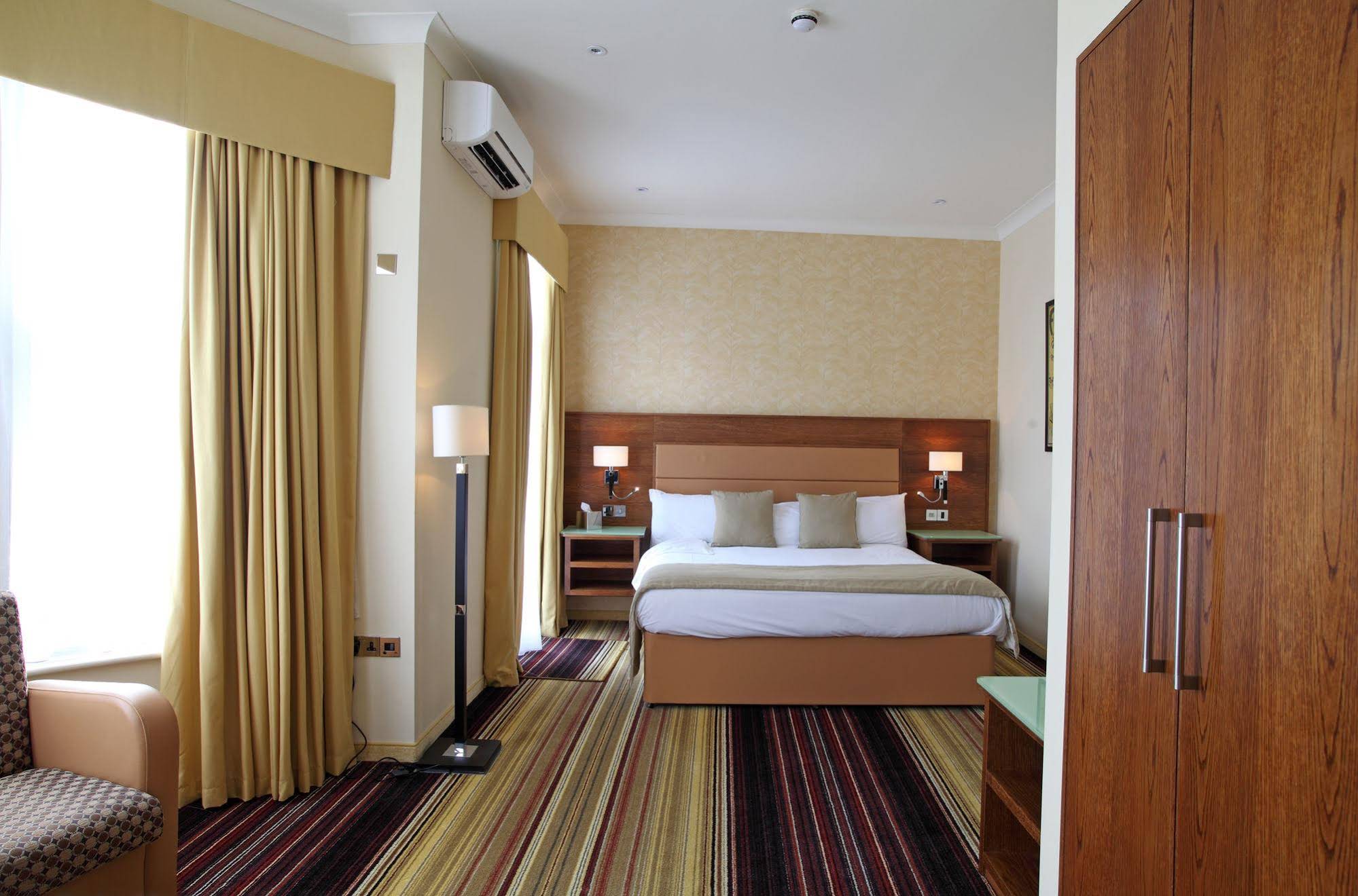 Prom Hotel